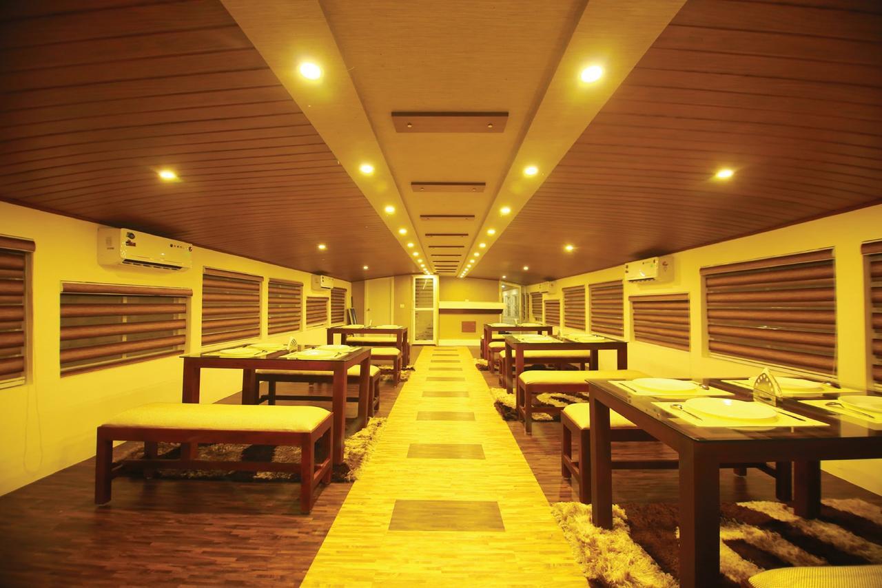Отель Indiavacationz Houseboats Alappuzha Экстерьер фото