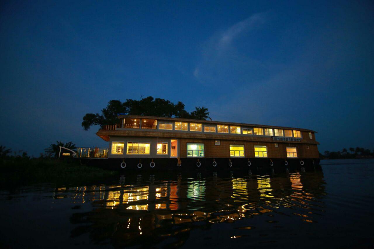 Отель Indiavacationz Houseboats Alappuzha Экстерьер фото
